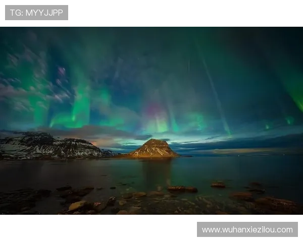 马奎尔冰岛赏极光 卡塞米罗迈阿密度假